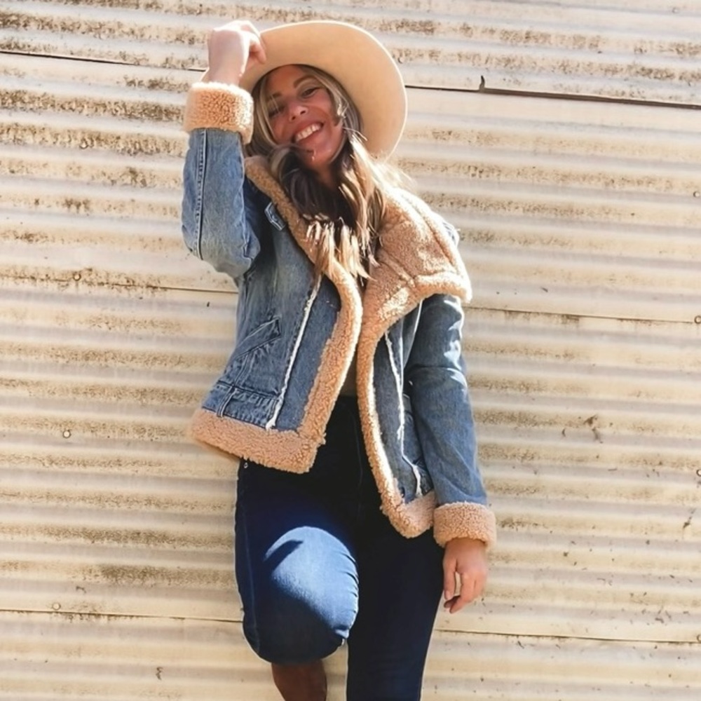 We the FREE trucker / Sherpa jean jacket ~ XS